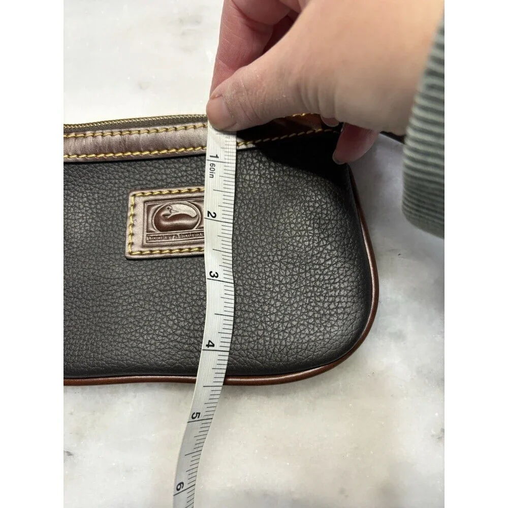 VTG Dooney & Bourke Womens Leather Wristlet Black Tan Pebbled Clutch Wallet